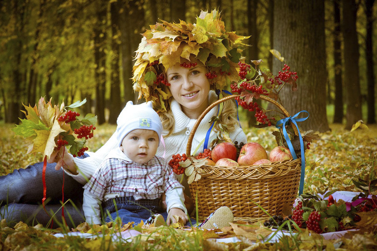 Фотосессия с рябиной осенью
