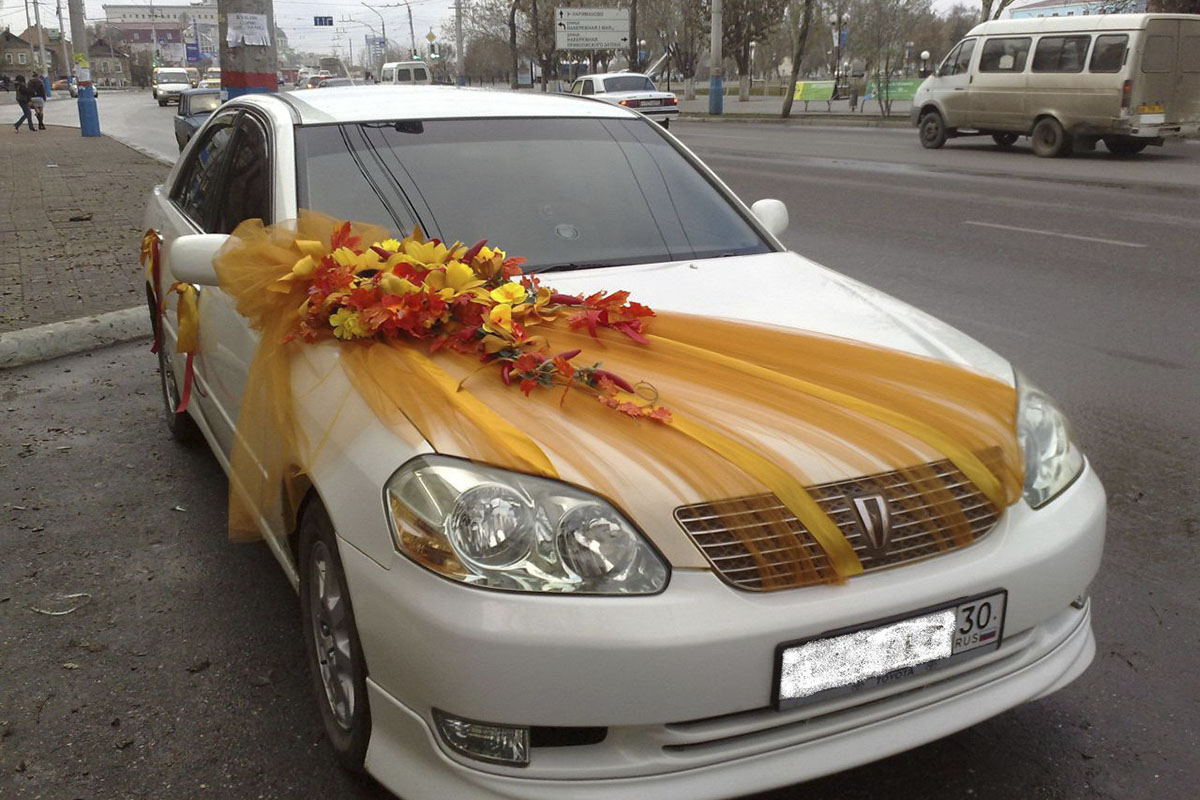 Украшение автомобиля для свадьбы осенью — 58